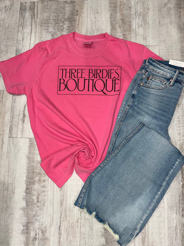 Three Birdies Graphic Tee-Graphic Tees-Tres Birdos Graphic Tees-Three Birdies Boutique, Women's Fashion Boutique Located in Kearney, MO